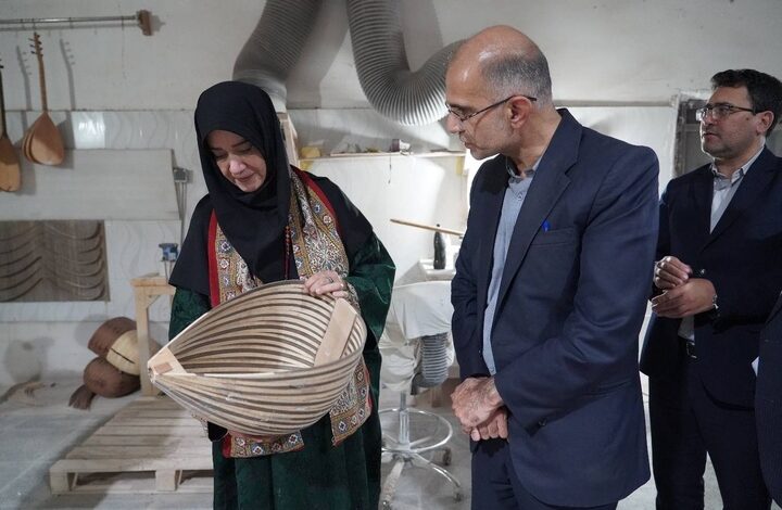 تشکیل اتحادیه صادرکنندگان لازمه صادرات محصولات صنایع دستی است